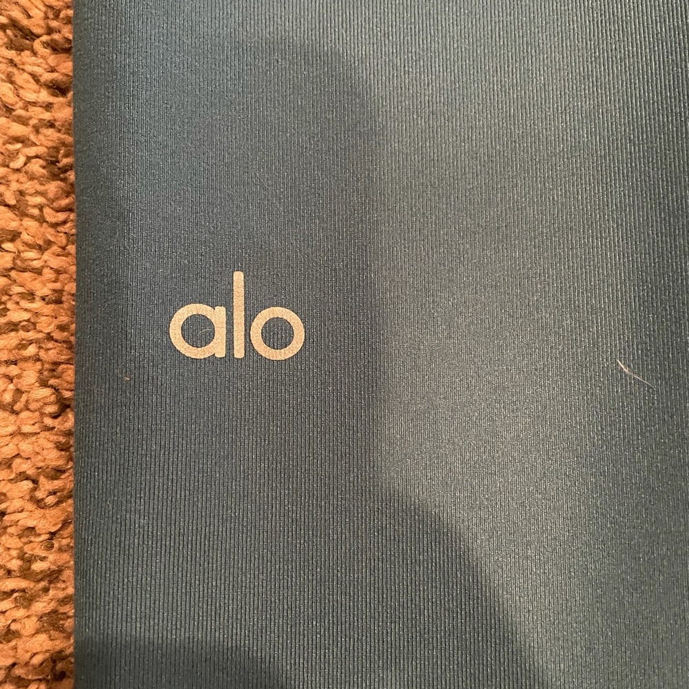 Alo yoga leggings. Size S.